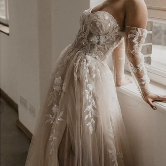 BRAND NEW, NEVER WORN, UNALTERED Watters WToo “Austin” wedding gown - Picture 7 of 15